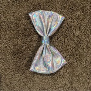 Holographic Bow